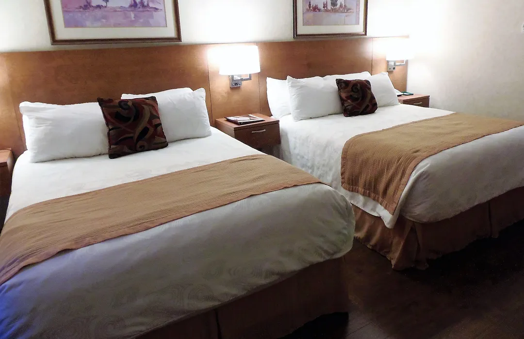 Rosslyn Inn & Suites-1